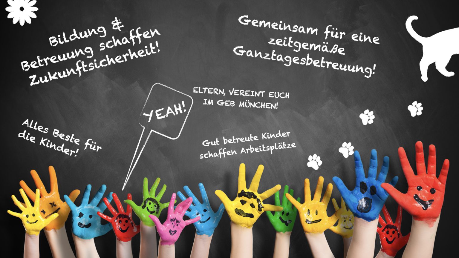 Bemalte Kinderhände recken sich vor einer Tafel hoch, auf der Sätze stehen